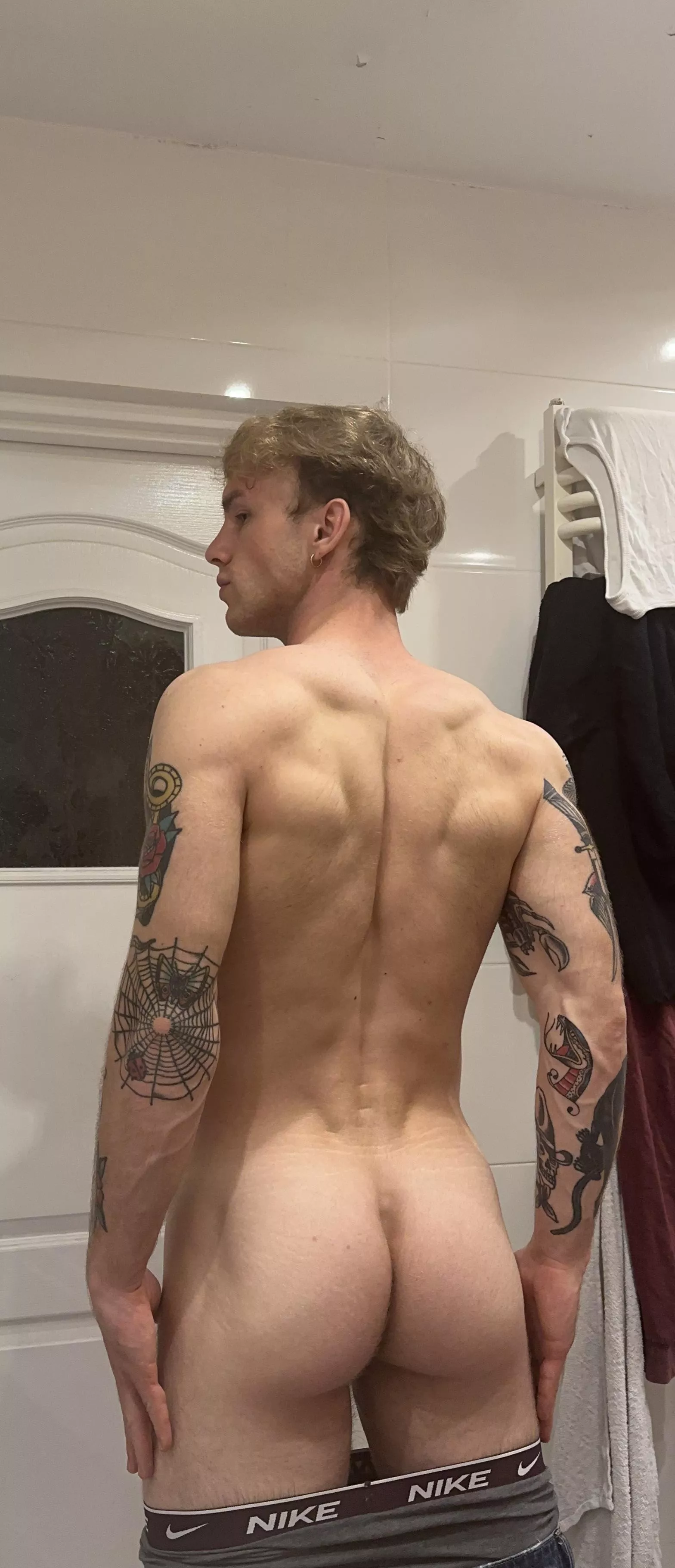 Need a hug from behind for a sec