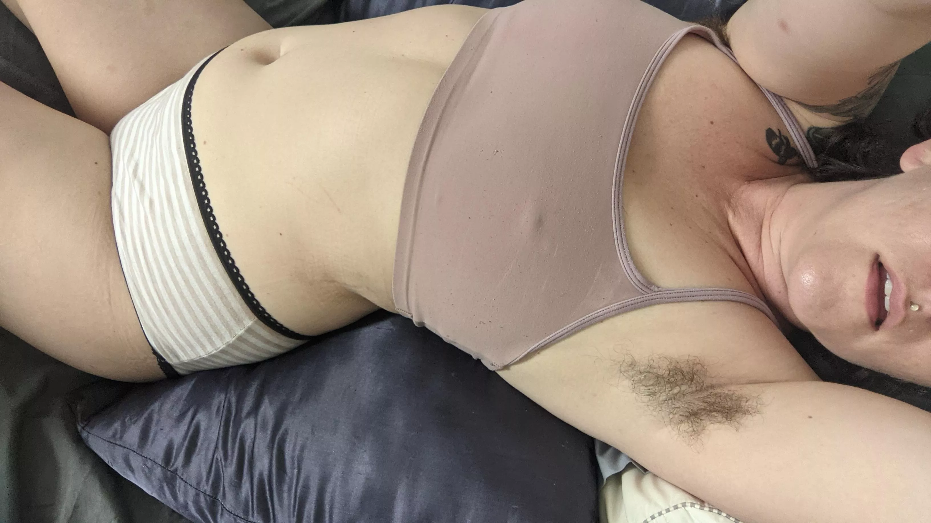 Who here likes hairy armpits?
