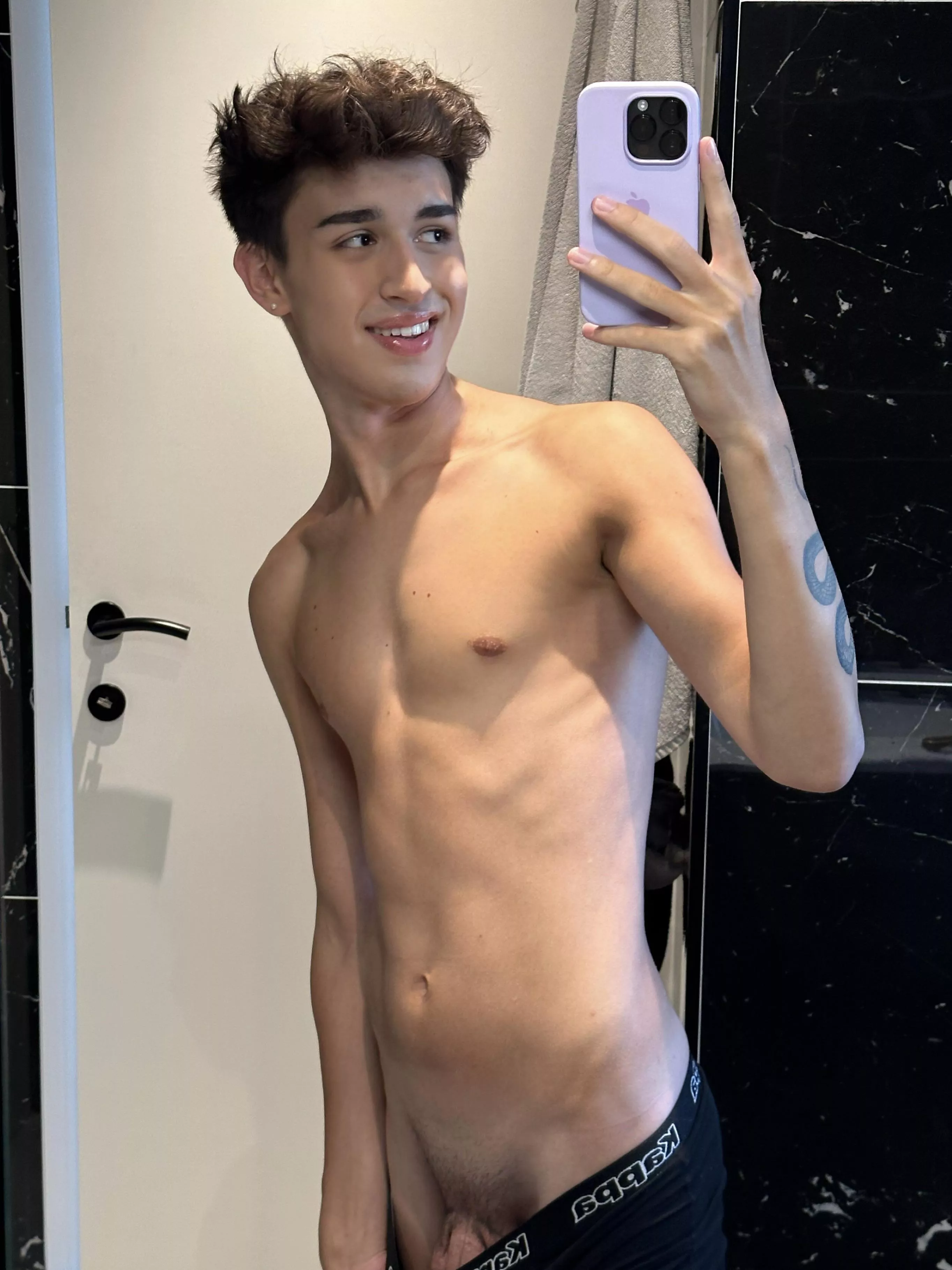 [19] always horny 💦