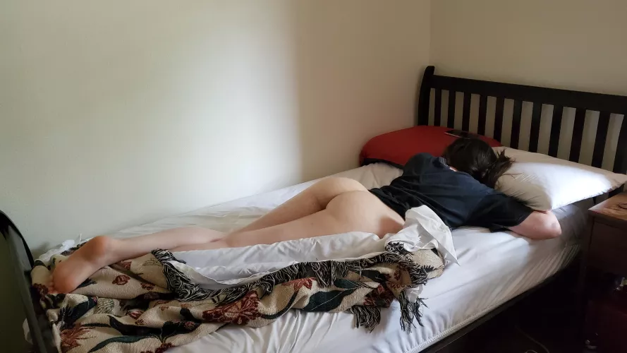 A twin bed means we have to sleep close. Is that ok? [F]