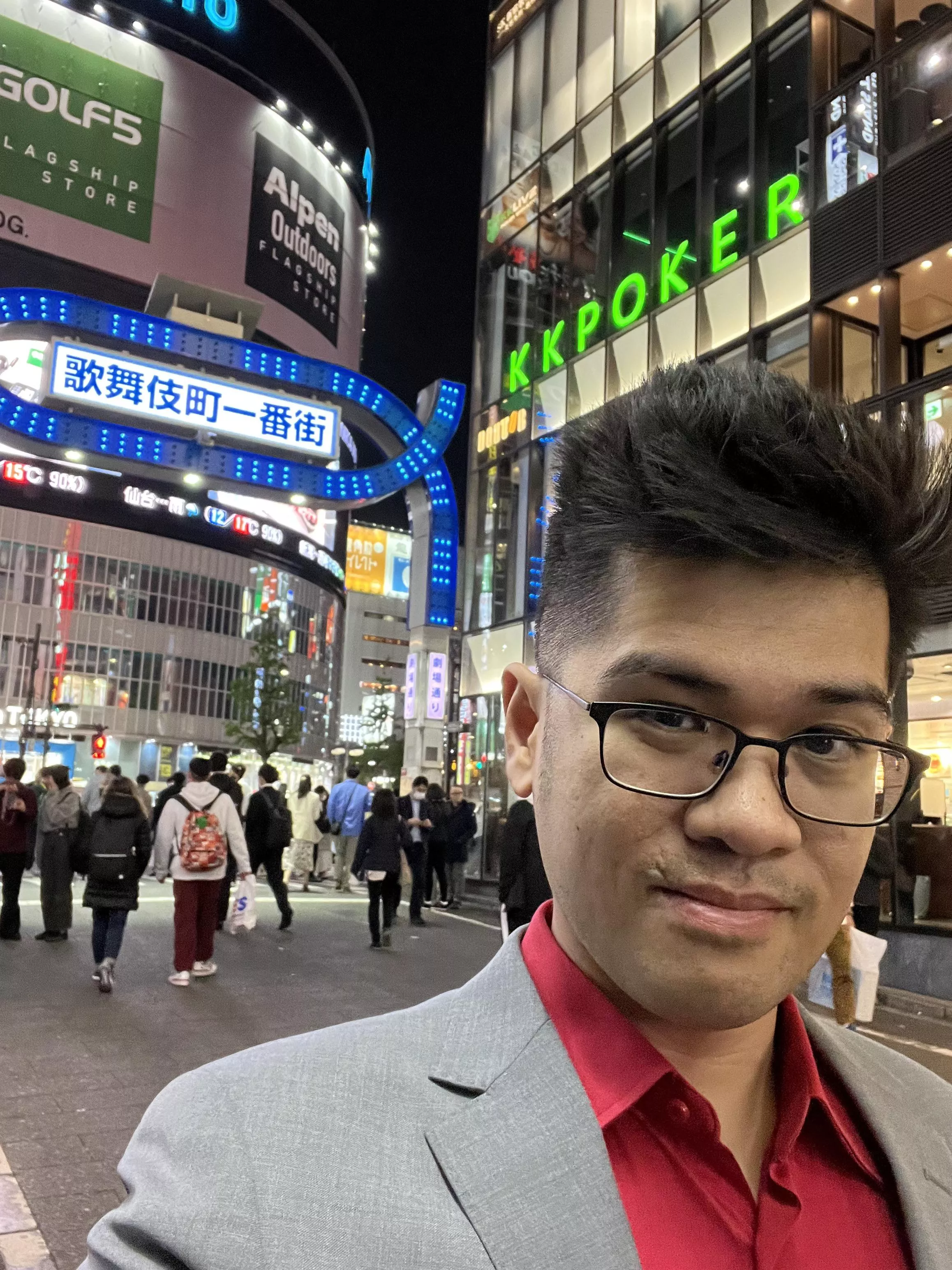 Attempting my awkward Kiryu selfie at the Kabukicho sign. (The sign is temporarily blue, due to a special event.) Attempting my awkward Kiryu selfie at the Kabukicho sign. (The sign is temporarily blue, due to a special event.)