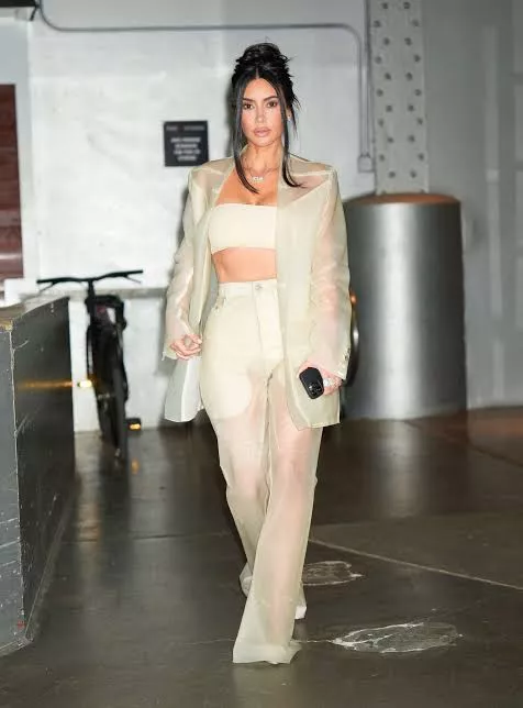 Can anyone like to roleplay as Kim Kardashian inbox me. Looking for long term partner who can write long and detail also feed .