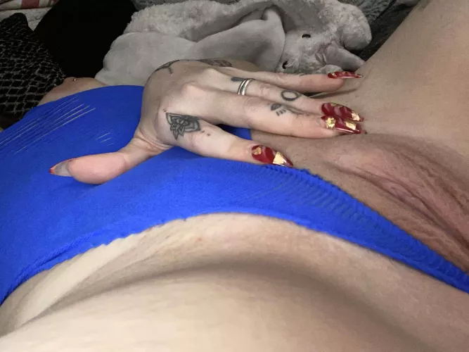 Eat my pretty lil pussy