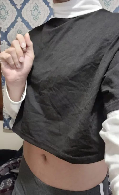 First time showing myself in a croptop on here, what do you think? 😊