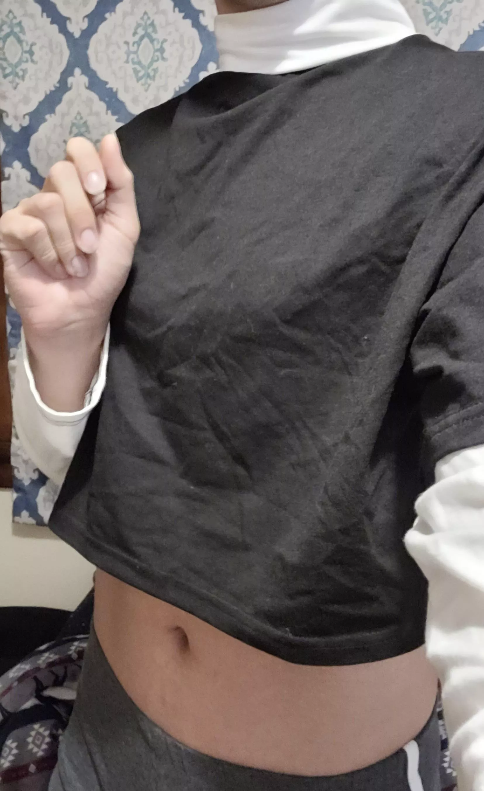 First time showing myself in a croptop on here, what do you think? 😊