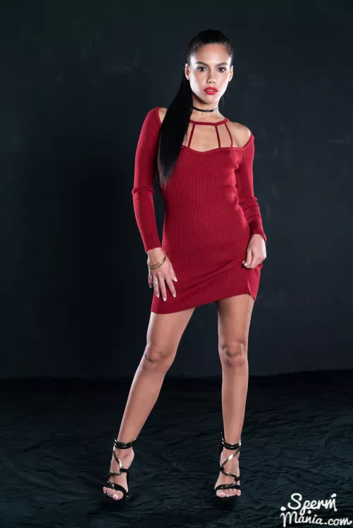 Happy 31st birthday, Apolonia Lapiedra!