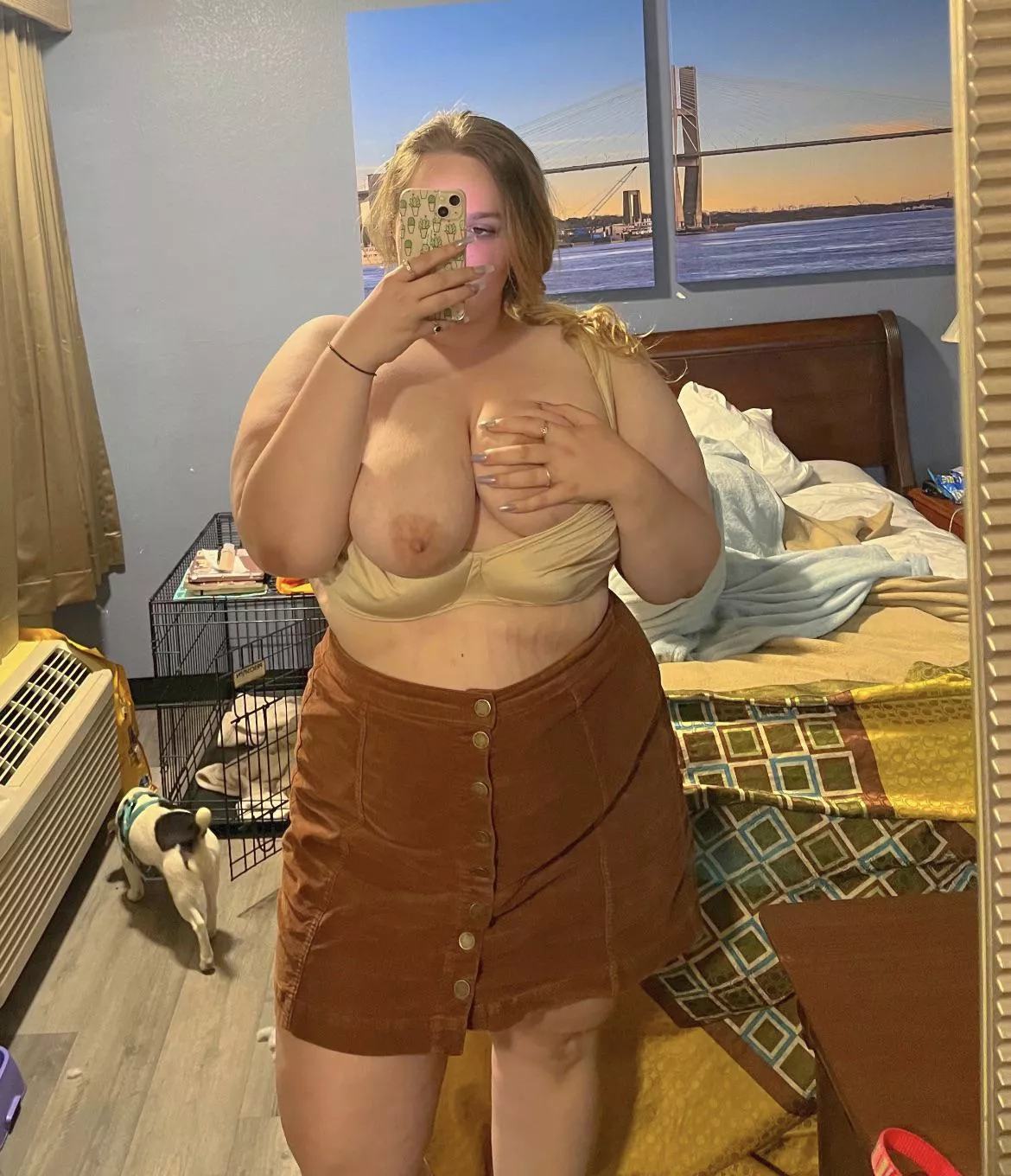 horny & waiting for you in the hotel room🤭