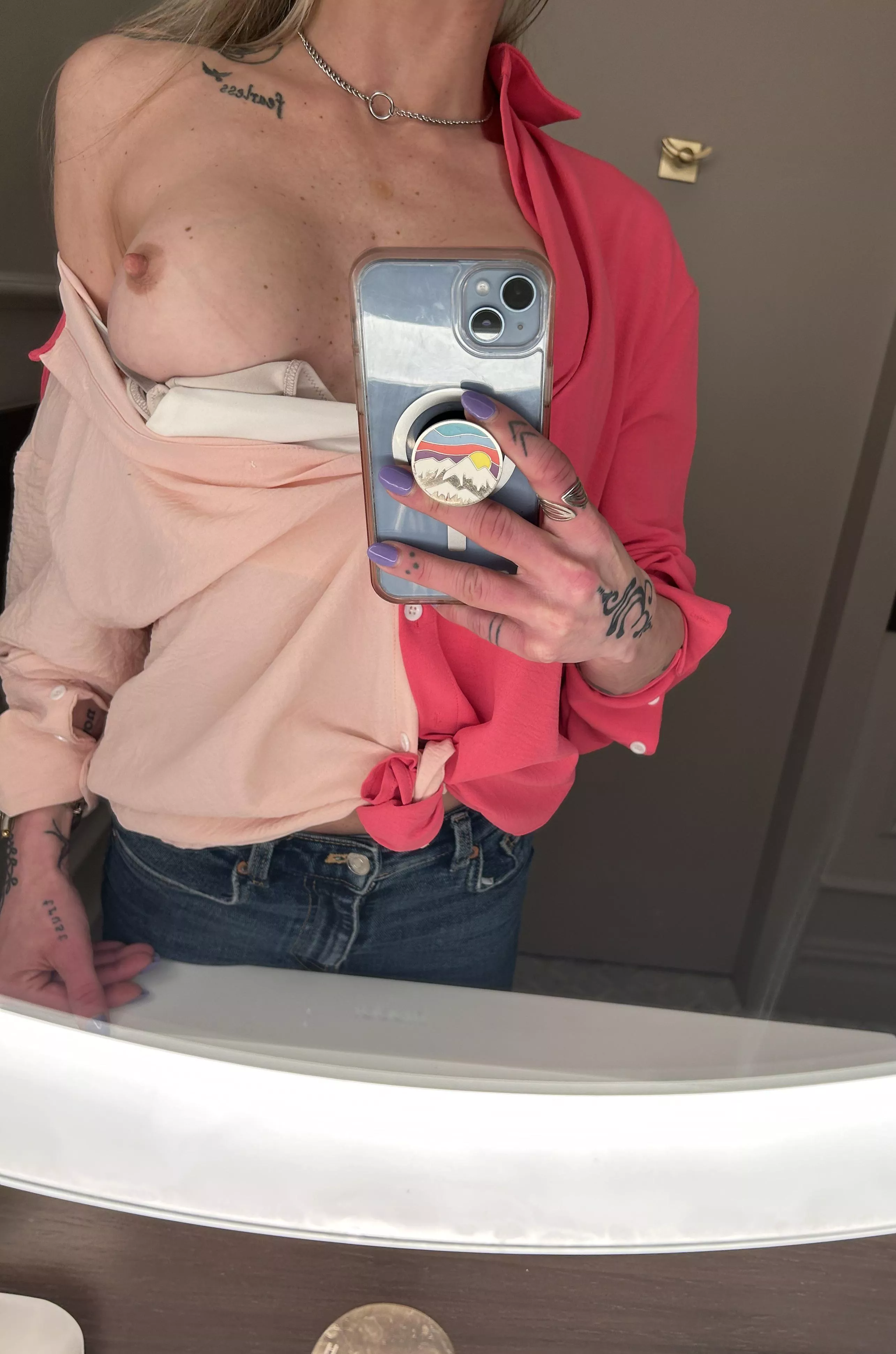 Sneak away bathroom pic like a good princess whore 😈👄