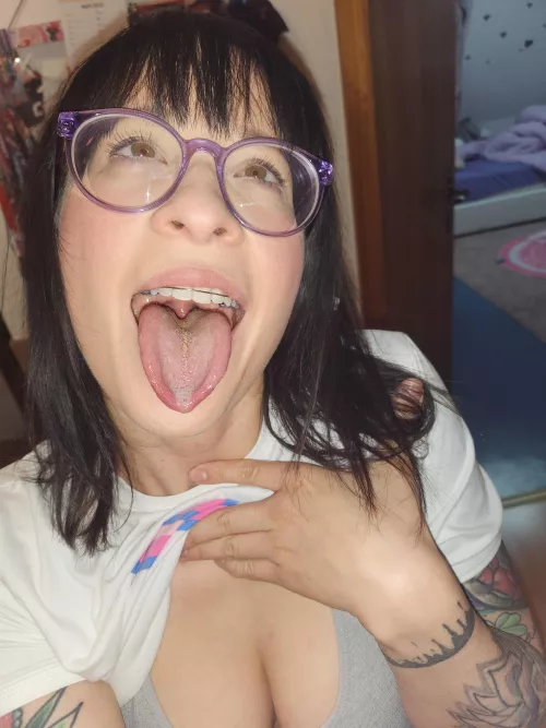 So cute my tongue always has the shape of a heart 💙