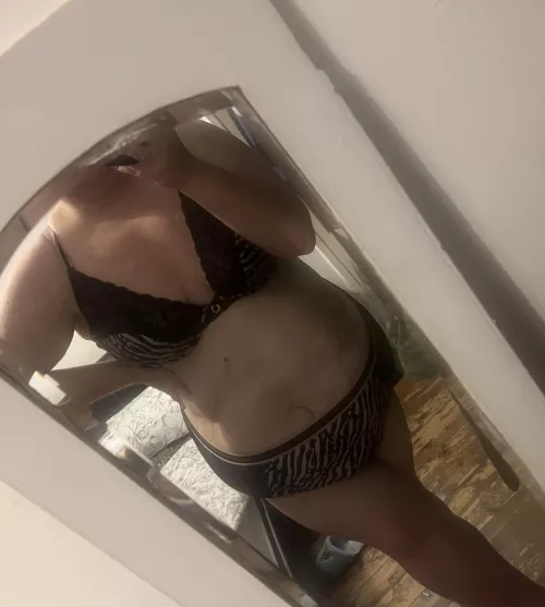 Trying to embrace my body 💖