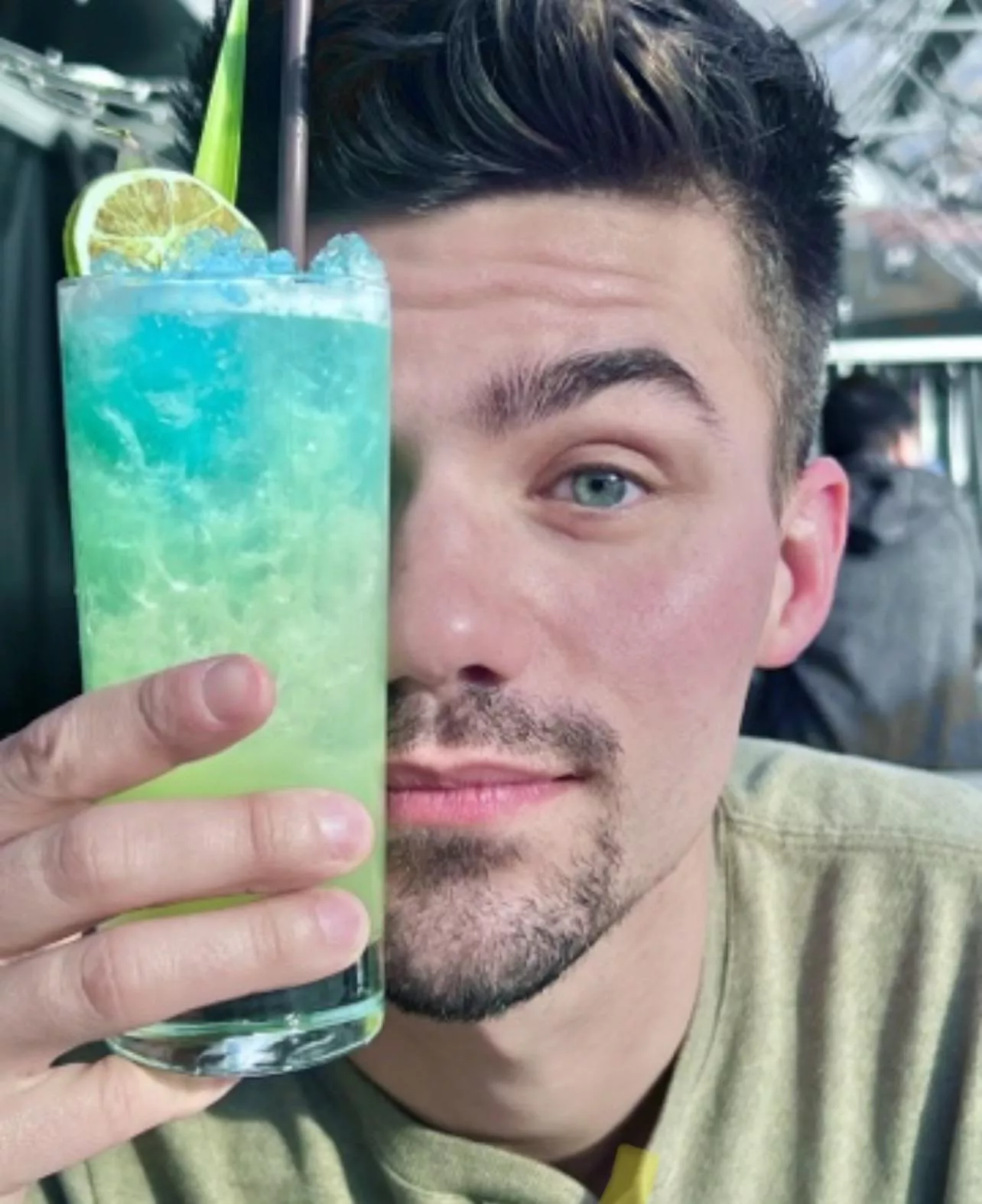 What color are my eyes? What color are my eyes?