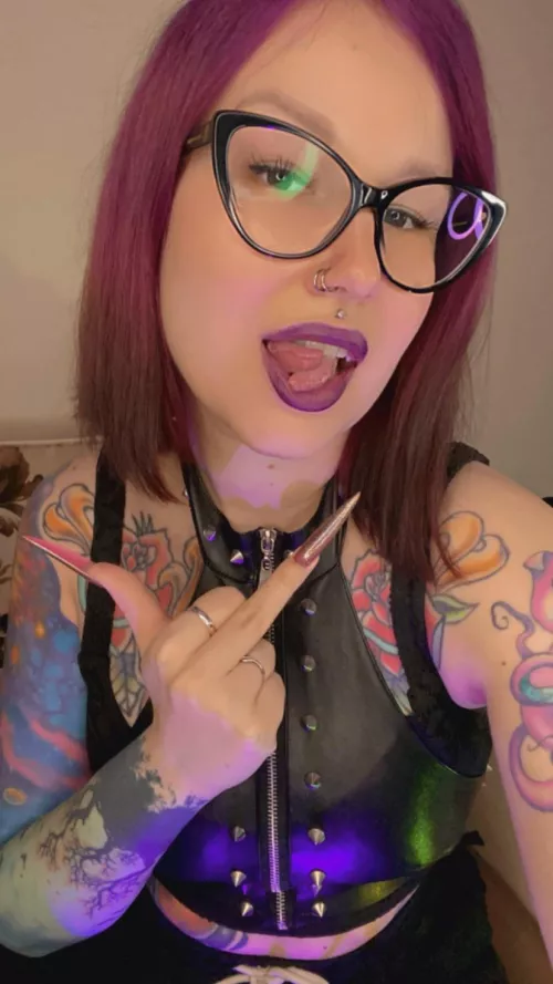Worship Me or I will punish you with My long claws! https://chaturbate.com/amanita__pantherina/