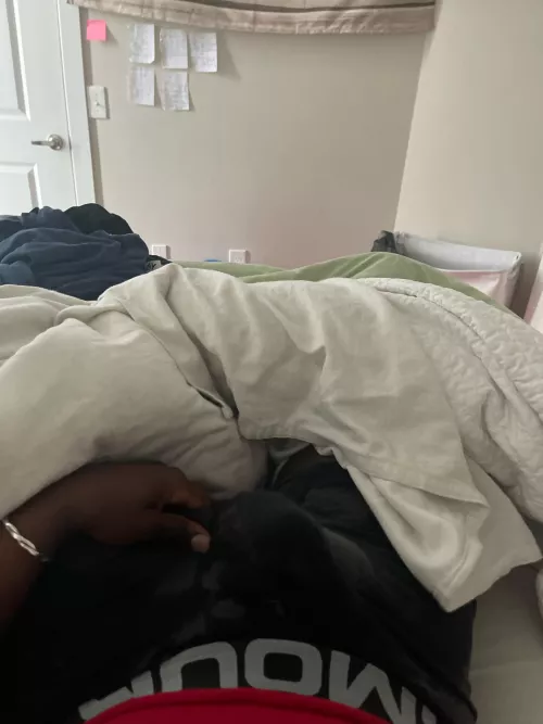 22 horny college bro looking for jerk buds snap: flyfelixxx send dick pics, jerk vids, cumshots++ bulgepics++