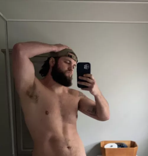 [40] here to join daddy in the shower ?