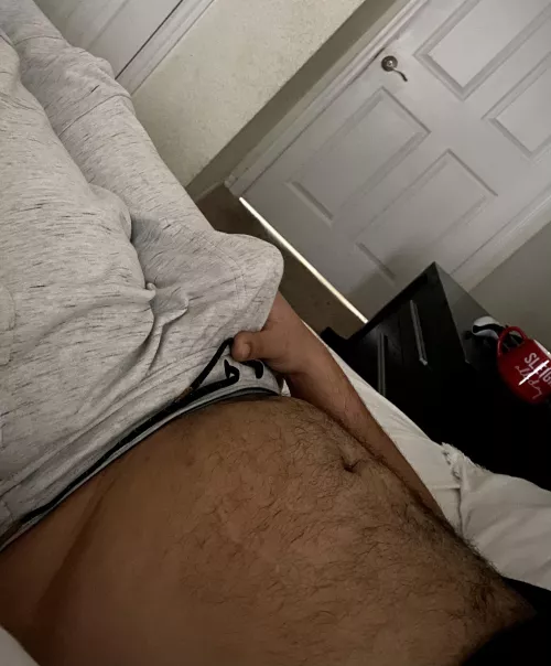 Any volunteers to come an take care of my morning wood😏