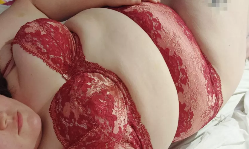 Bad girls wear red right?