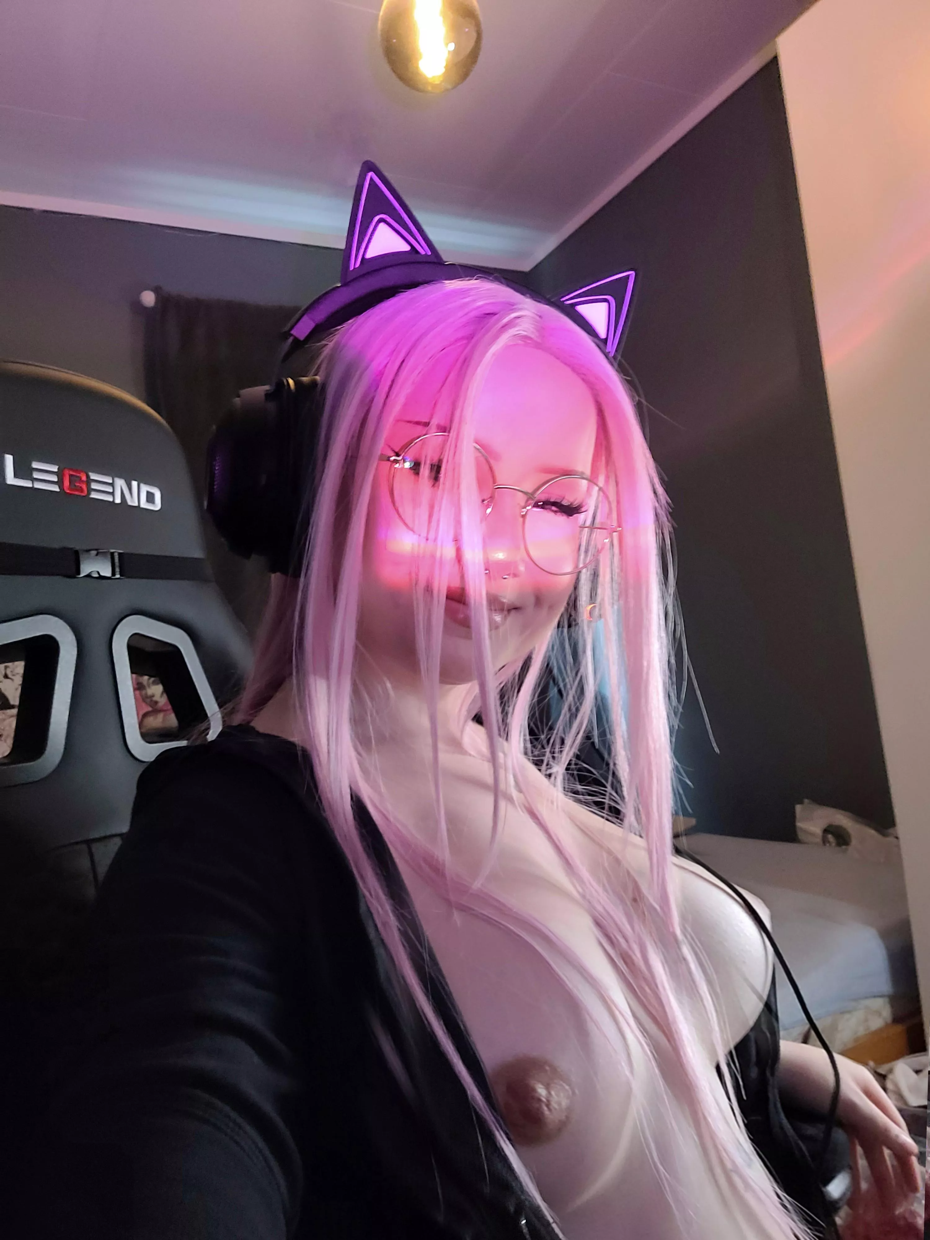 Cute face, but I'm starving for cock