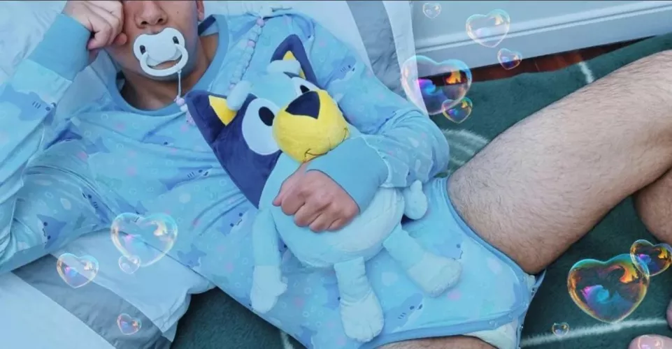 Hi everyone 😇. My name is Kuro, I'm normally on insta (@another_abdl) but I found out that there was a big part of community here so I decided to join 🥰