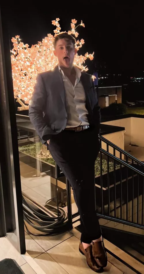 I apologize for my face 😔 but I hope you guys welcome me — cheers