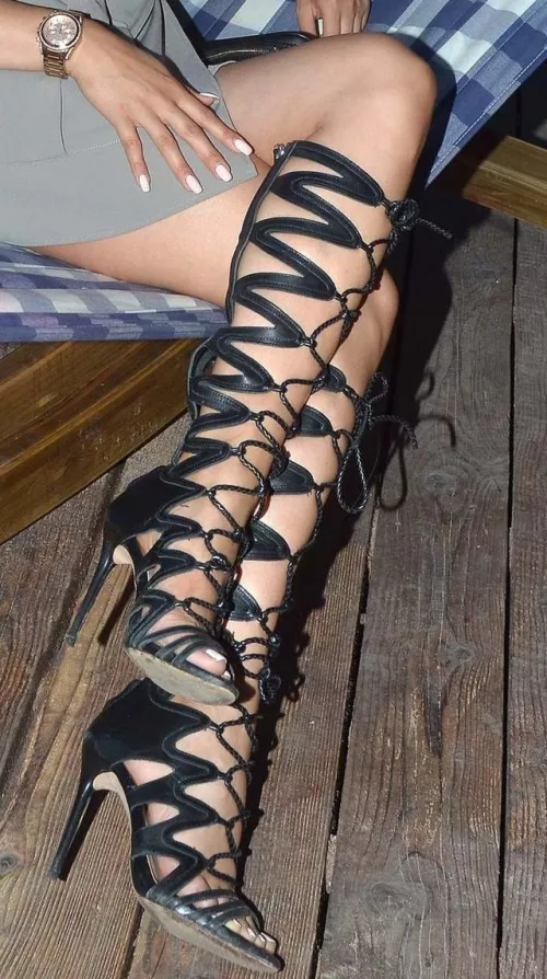 I like those leather heel boots