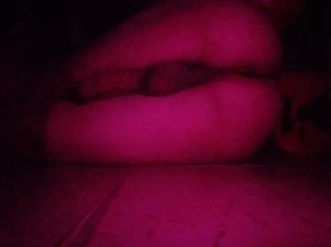 ITS TRYING TO SCAPE FROM BEHIND! - Day 3 of not cumming </3