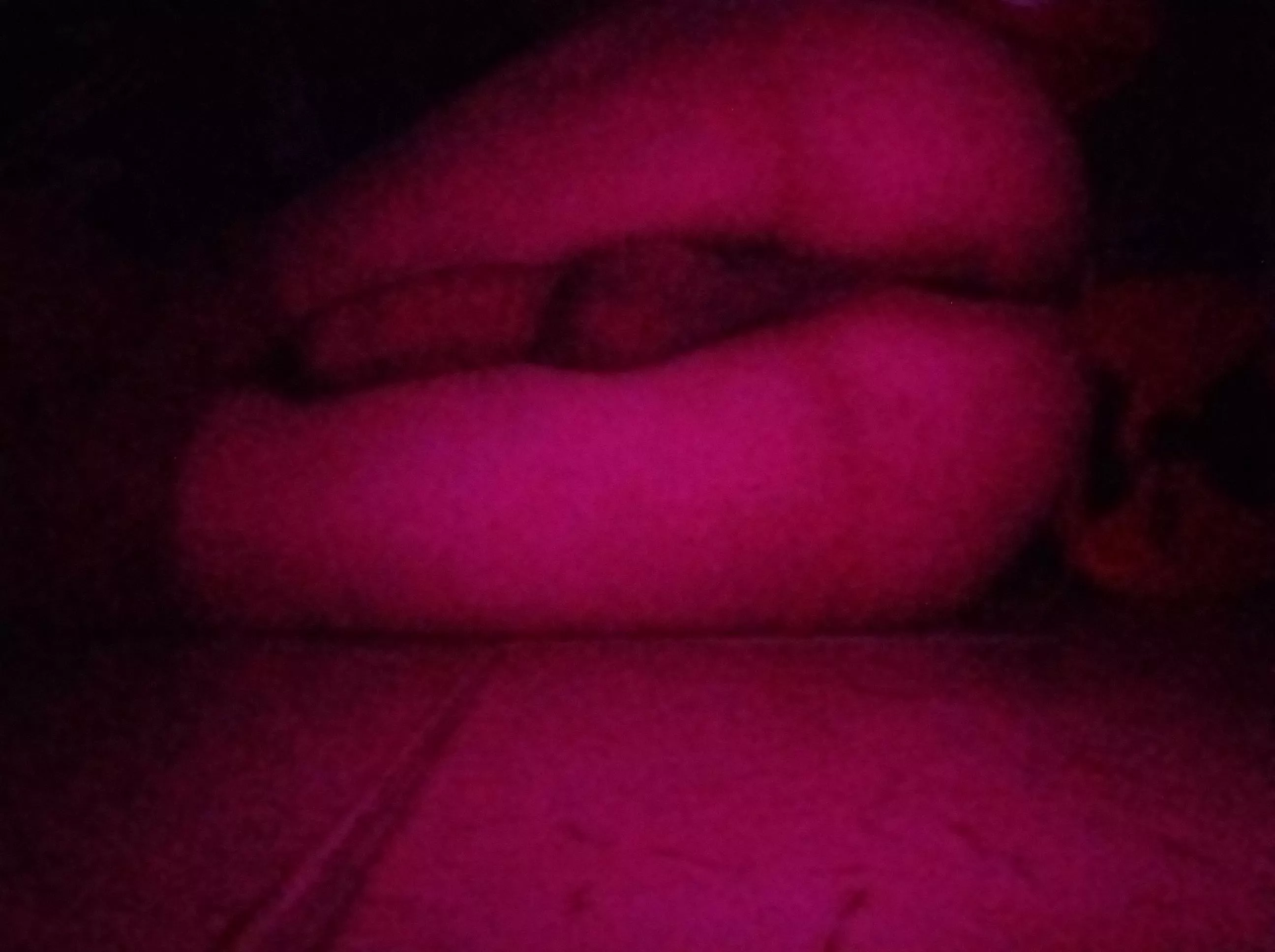 ITS TRYING TO SCAPE FROM BEHIND! - Day 3 of not cumming </3