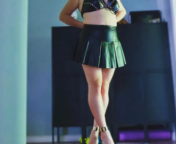 Leather skirt, custom leather bralette, I miss leatherwork!