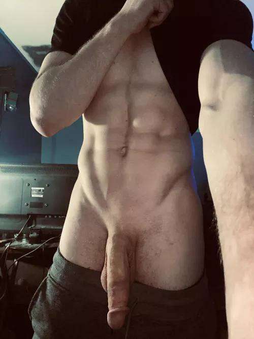 Lmao I’ve had my reddit for 2 years and I’m just now getting around to posting. Here’s to a good dickpic😂