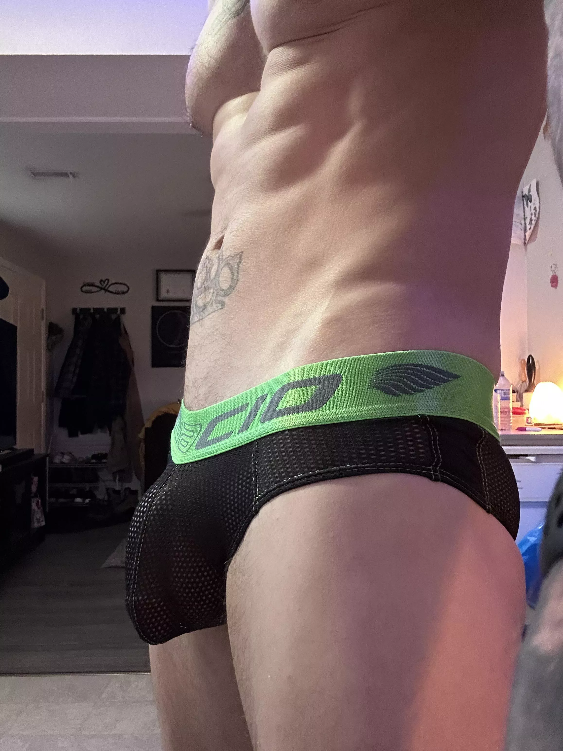 Love the bulge in the mesh 😏🍆