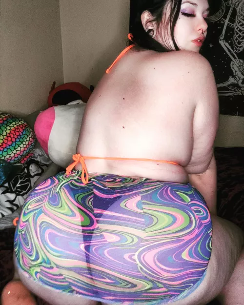 React to slap my thick ass 🥵😈
