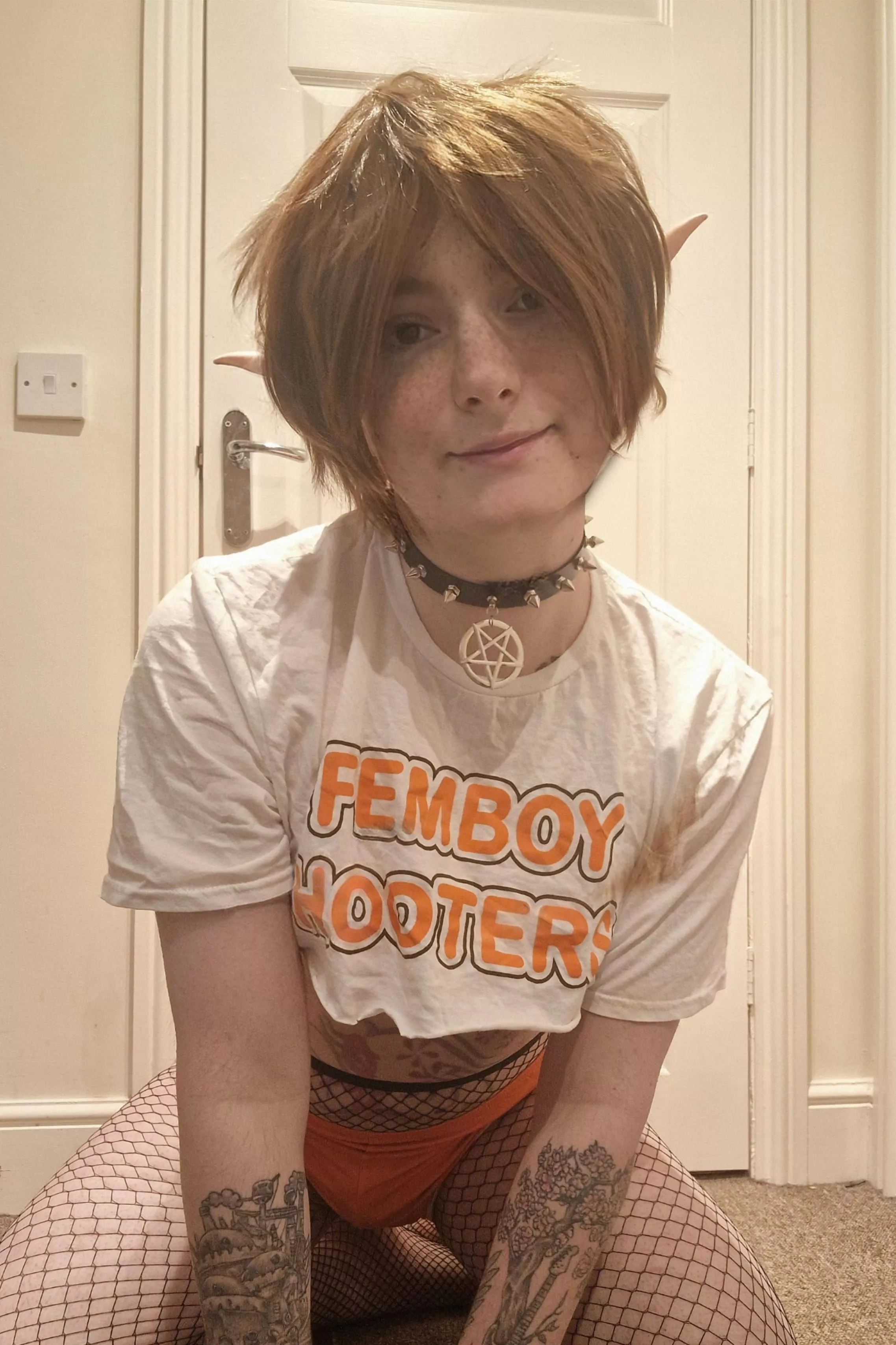 Think I'll be a good femboy hooter employee?