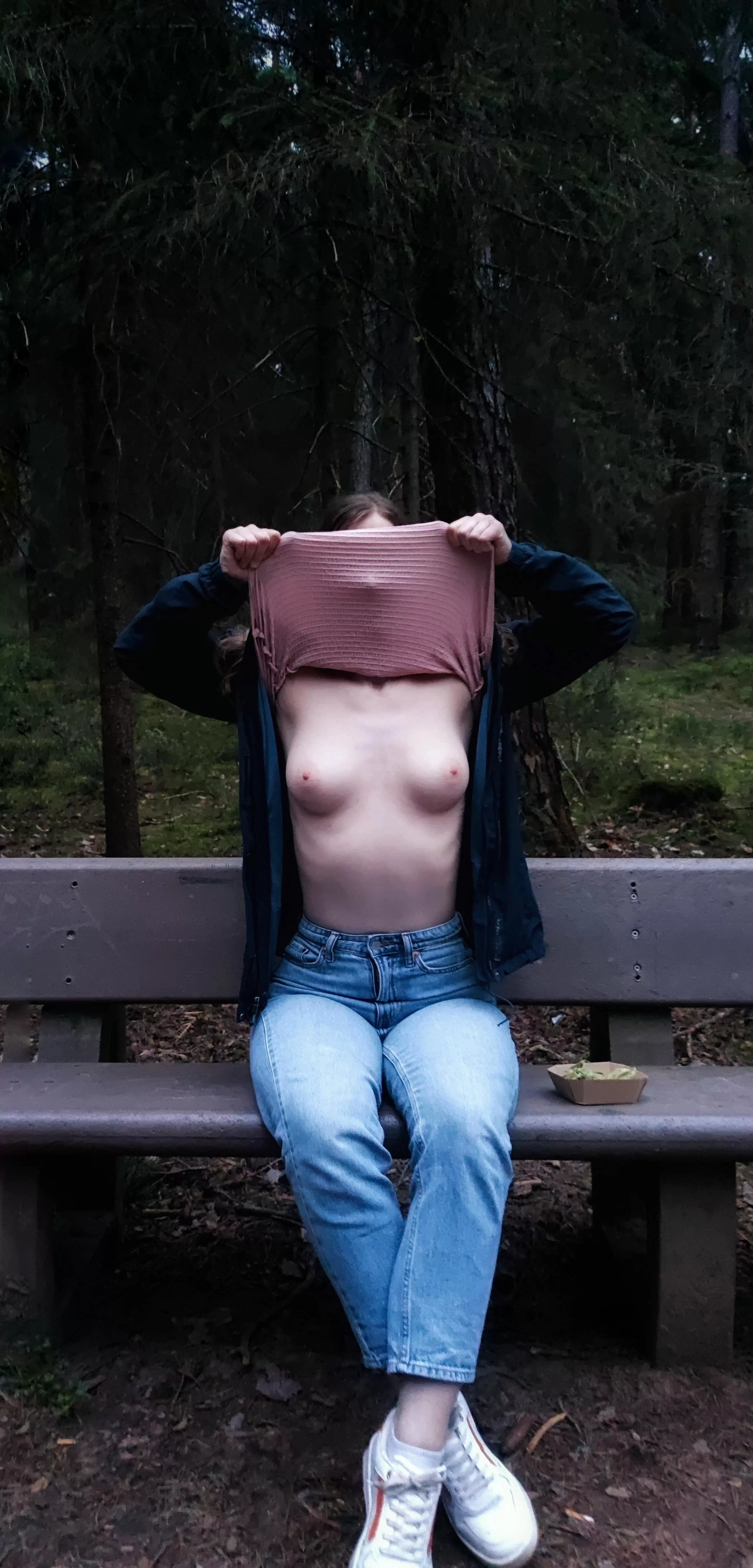 warmer temperatures ➡️ bra off