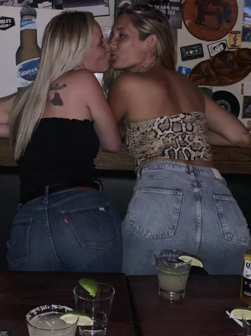 What’s better than one blonde? Two blondes!