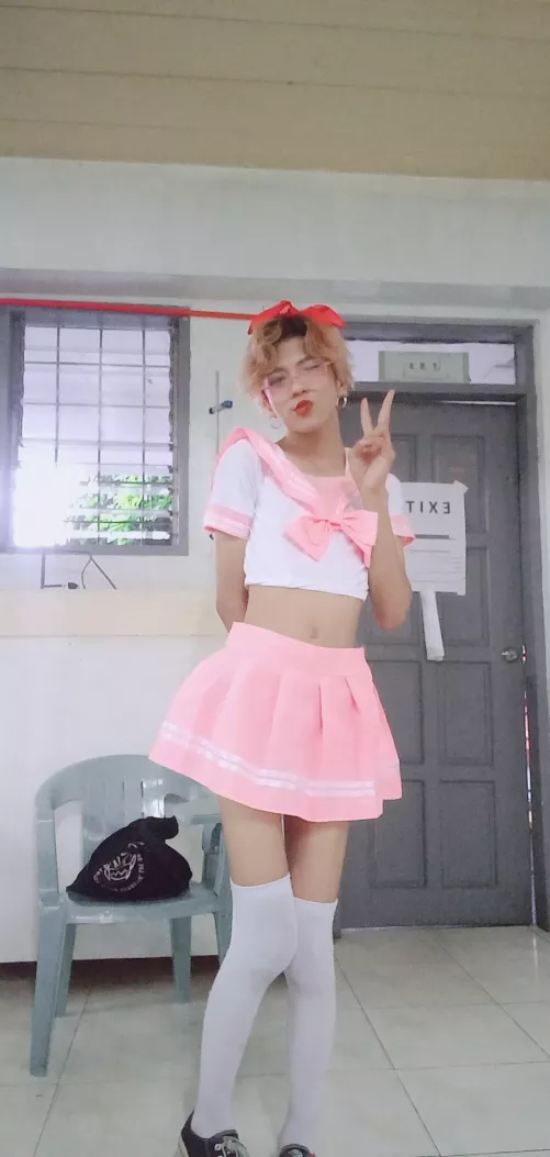 wore this to school today for cosplay things. Wish u guys were here to see me🥺🥺