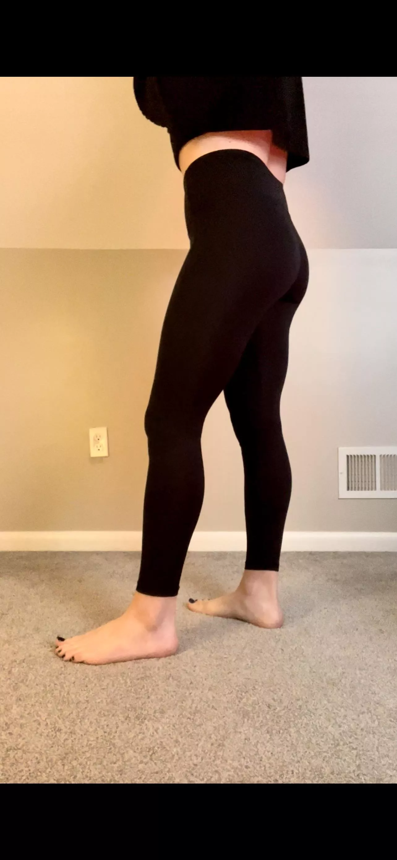 Would you grab my hips?😉