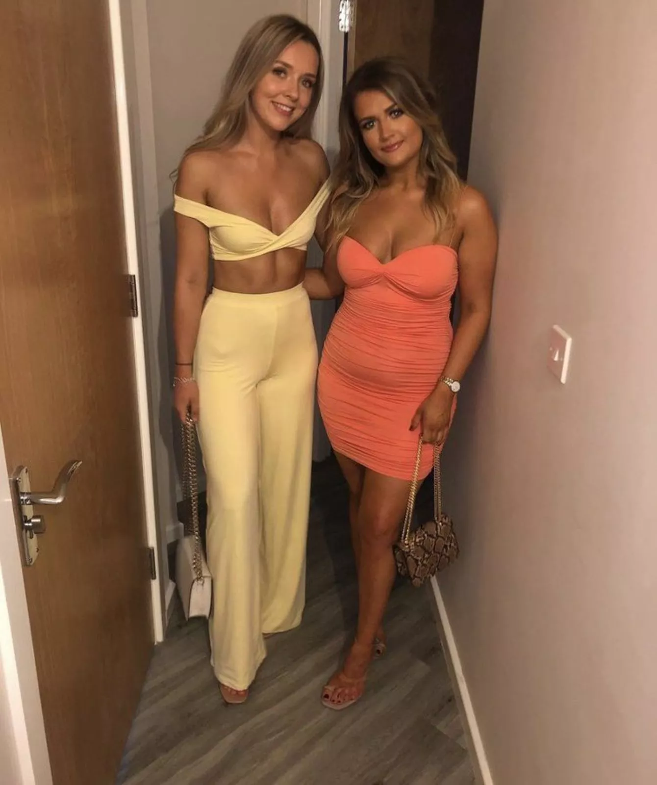 Yellow 💛 or Orange 🧡