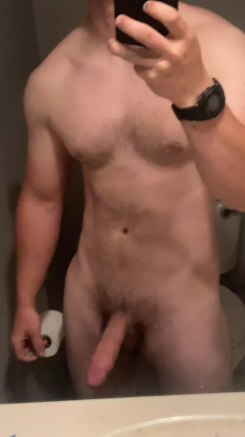 Anyone down to have some fun?😏