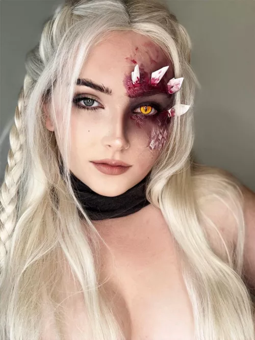 Daenerys by Reiikochan 🩵 those horns are out of paper :D that’s why it doesn’t look as great but it was cheap also editing helps a lot to kind of make it look real ☺️