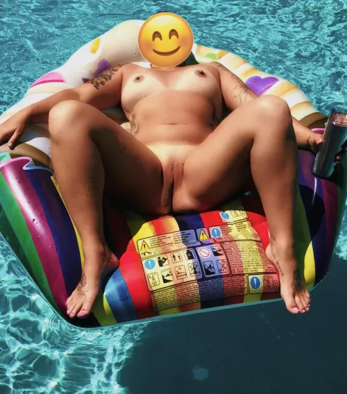 Early swim in the Embassy Suites pool, hope nobodies looking, seems pretty trashy to me 😉