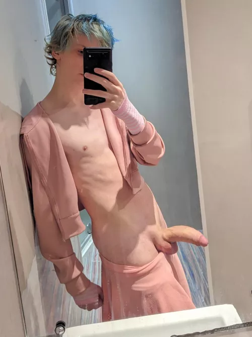 Femboy cock 👀