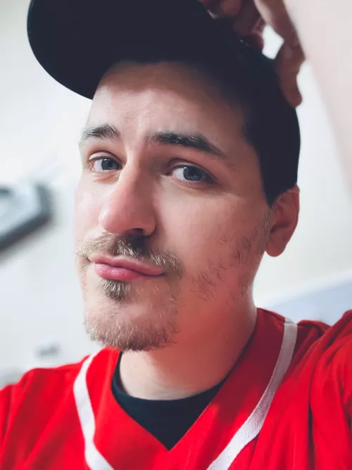 I guess Iβm keeping the scruff πΊ