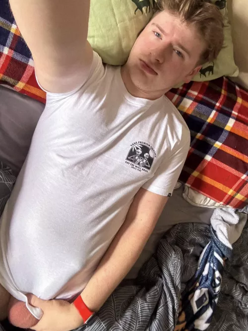 I’m playing hide the morning wood 🪵