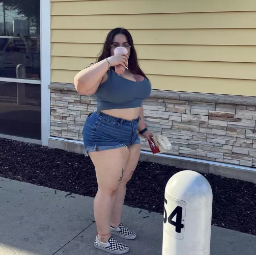 I’m so thick I love my body shape!!! My ass is fat