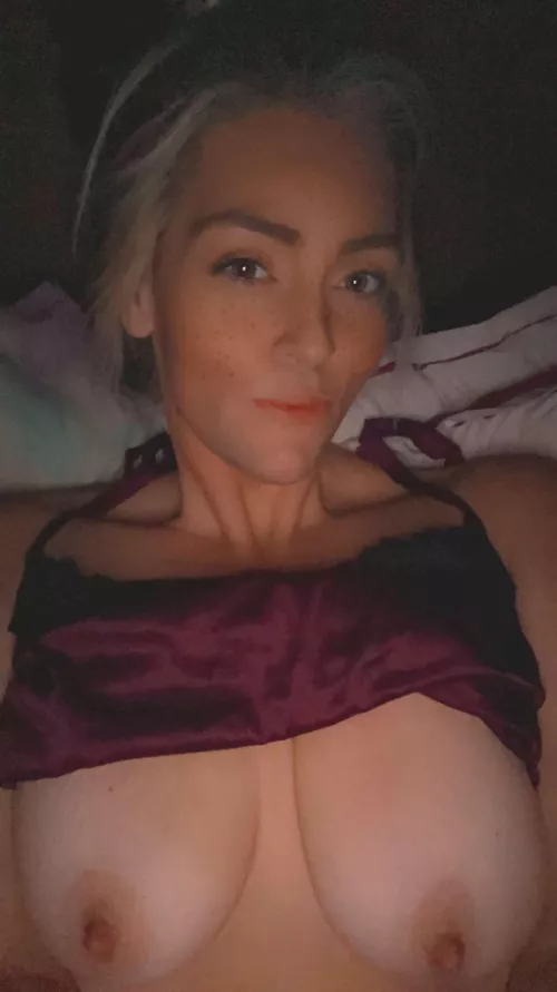 [image] Natural mom boobs!!