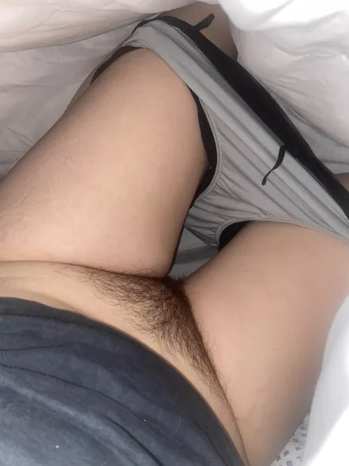 Imagine how much fun we could have under the covers…🙈