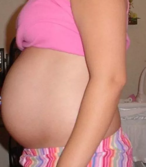 It's a girl and that's why I dressed in pink, who helps me raise her 🔥💓