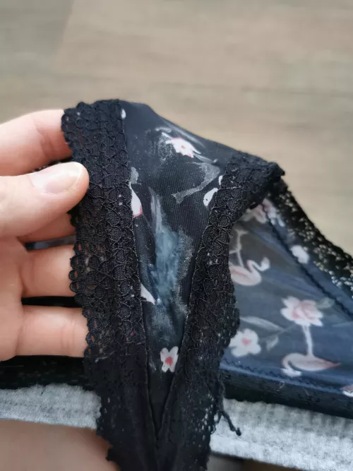 ops,🤤.... my 🐱 is onto something today, u like it?