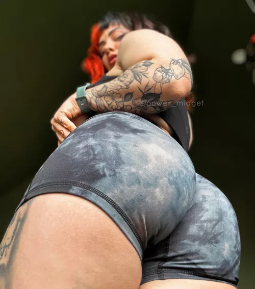 POV I’m about to sit on your face 😈