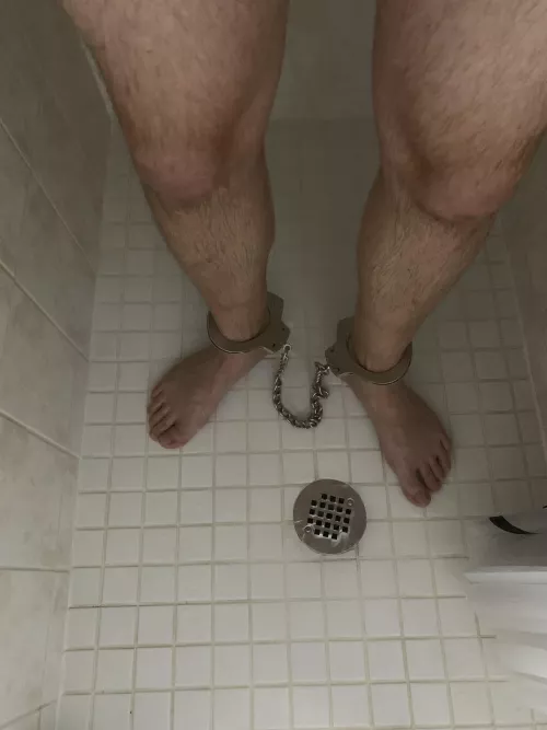 Shackled shower to start the weekend. A fun way to start the weekend and remind me who’s in charge 🔒⛓