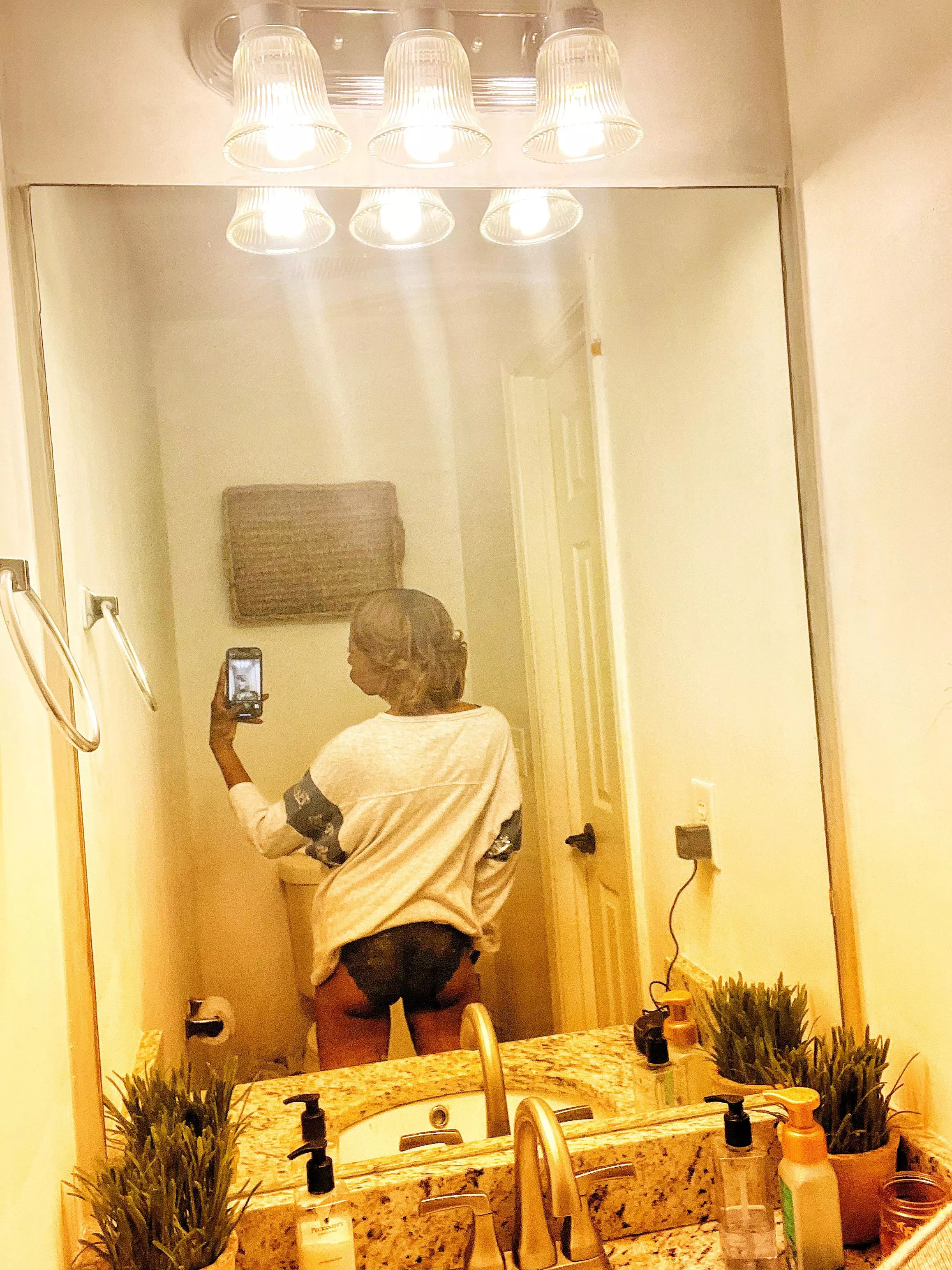 The weekend is here and the ☀️ is shining! No need for pants right?